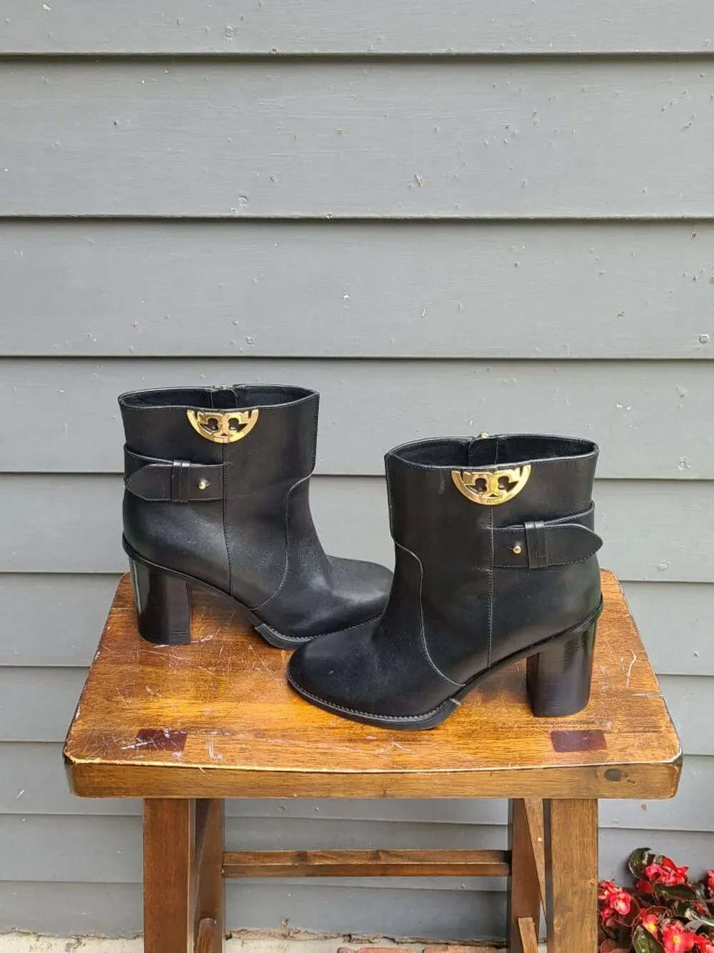 Tory Burch Black Leather Sydney Boots With Gold Tone Logo Size 8 NWOT